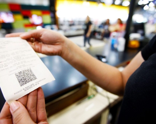 NOTA FISCAL DO CONSUMIDOR ELETRÔNICA SERÁ EMITIDA VIA CERTIFICAÇÃO DIGITAL A PARTIR DE JANEIRO NOTA FISCAL DO CONSUMIDOR ELETRÔNICA SERÁ EMITIDA VIA CERTIFICAÇÃO DIGITAL A PARTIR DE JANEIRO